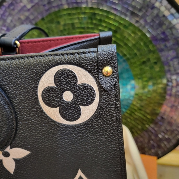 🔥NWT Louis Vuitton Bicolor monogram Empreinte leather OnTheGo MM Microchipped - Picture 5 of 16